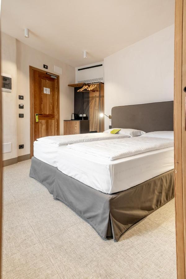 Curt Di Clement Eco Mobility Hotel Tirano Exteriör bild