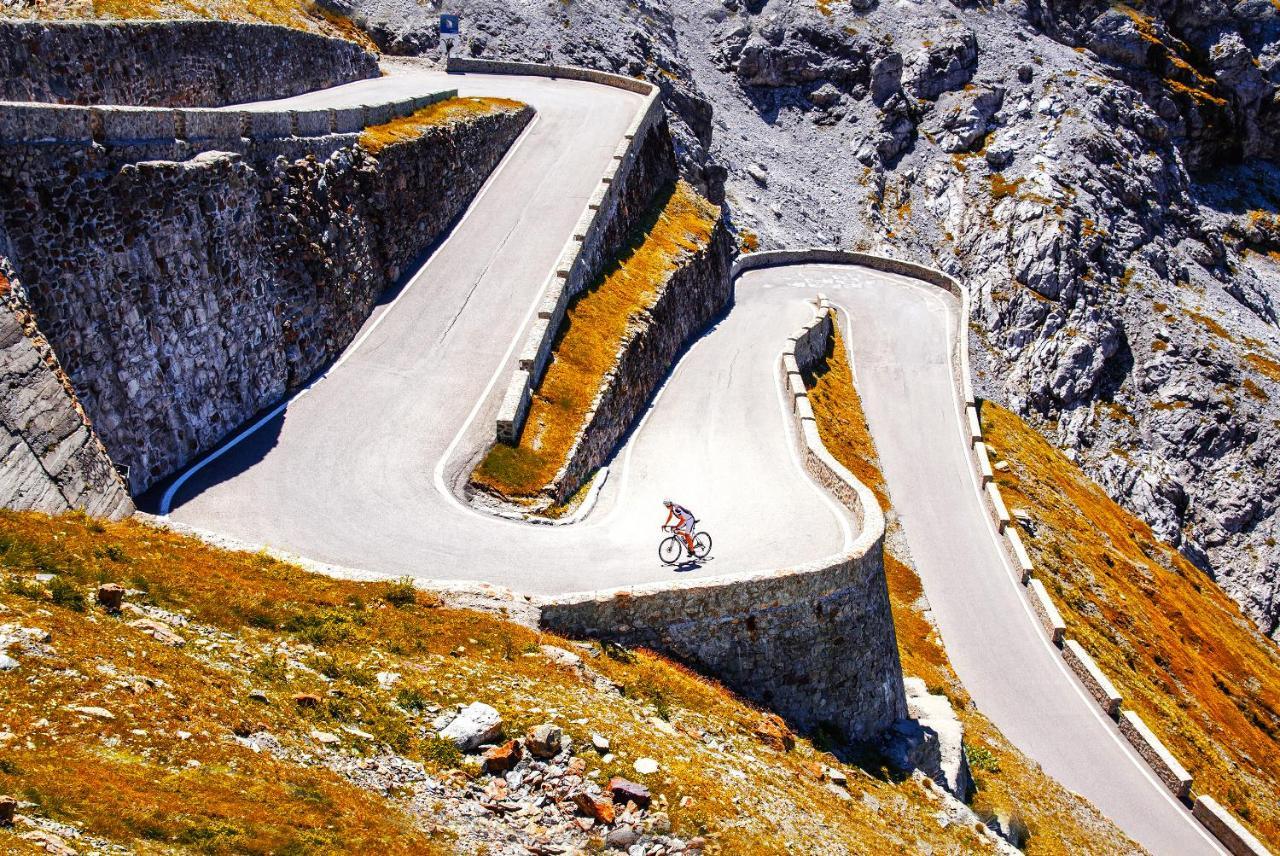 Curt Di Clement Eco Mobility Hotel Tirano Exteriör bild